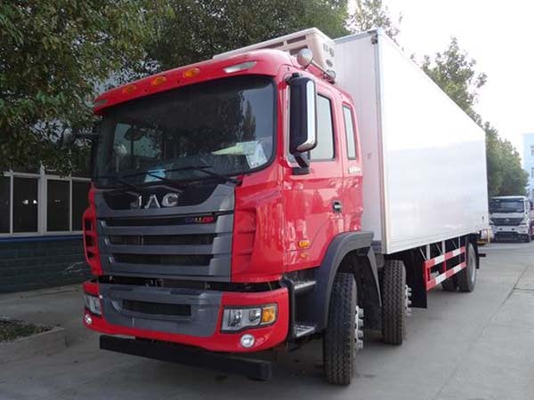 江淮格爾發小三軸冷藏車（9.6米）